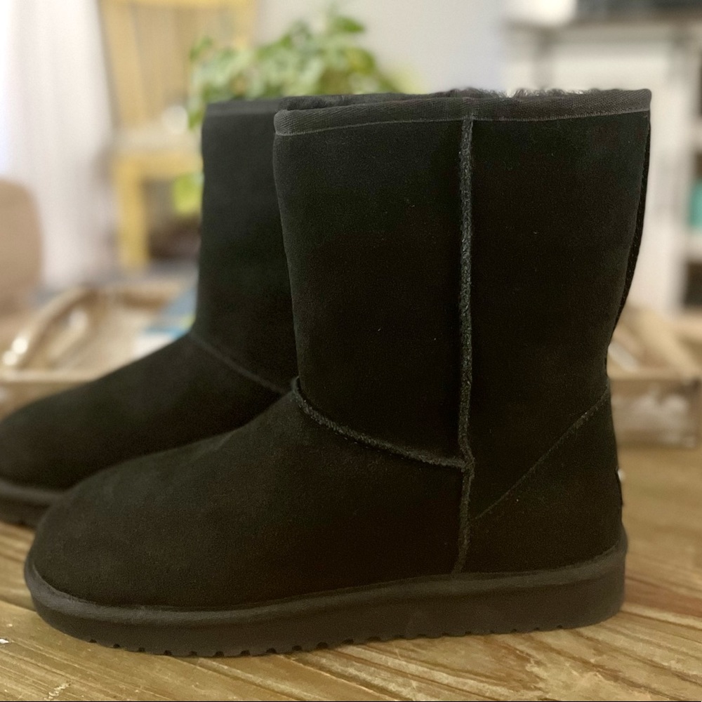 Koolaburra by UGG Classic Short Woman’s Winter Boots 👢